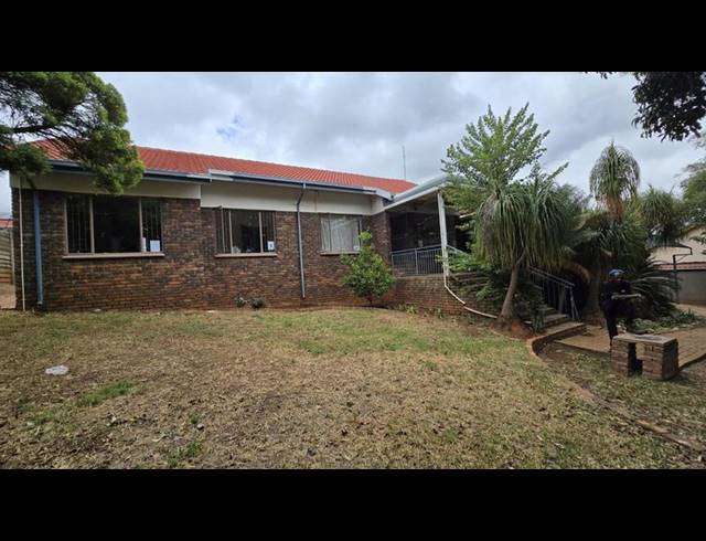 4 BEDROOM HOUSE FOR SALE IN PIERRE VAN RYNEVELD